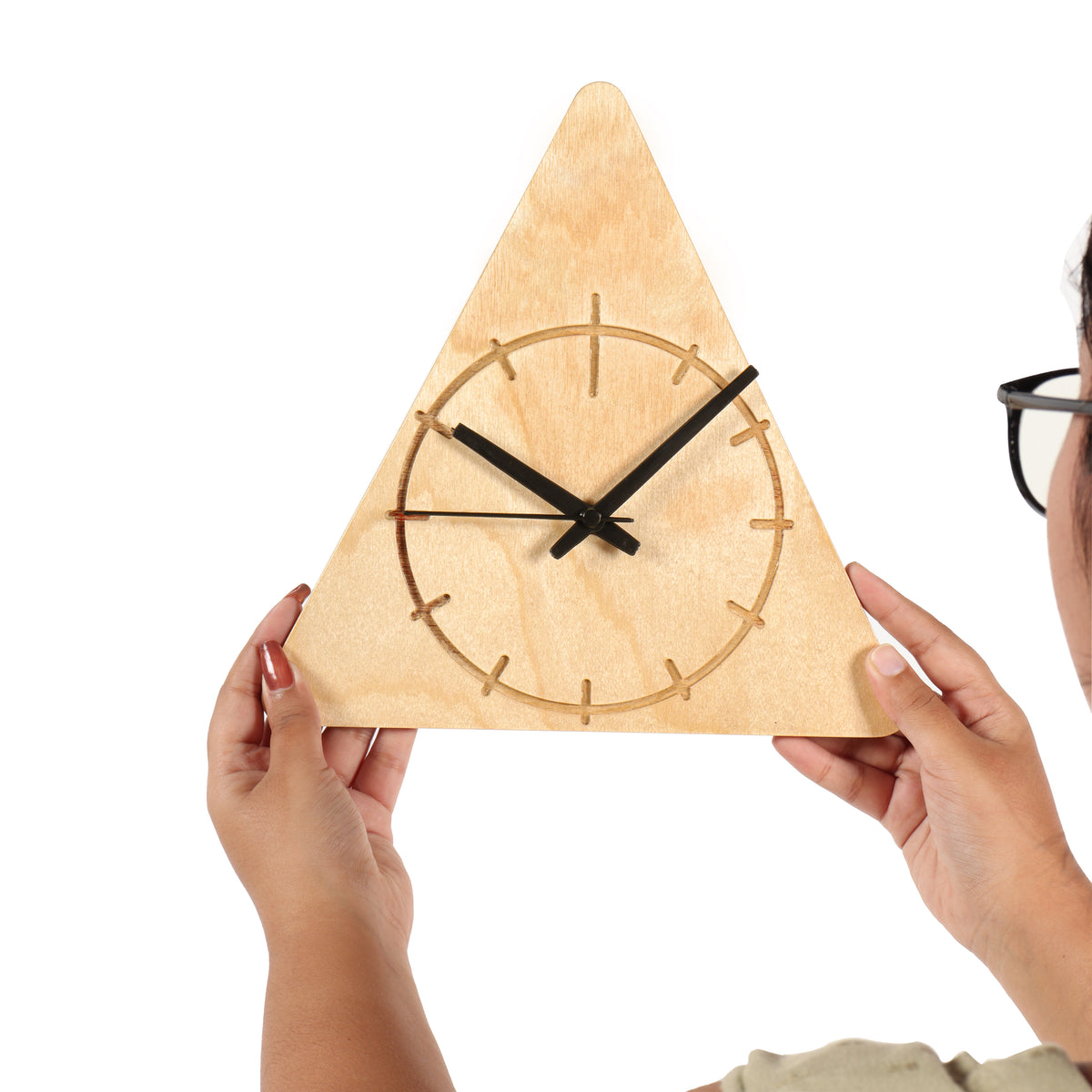 Hana – Triangular Clock